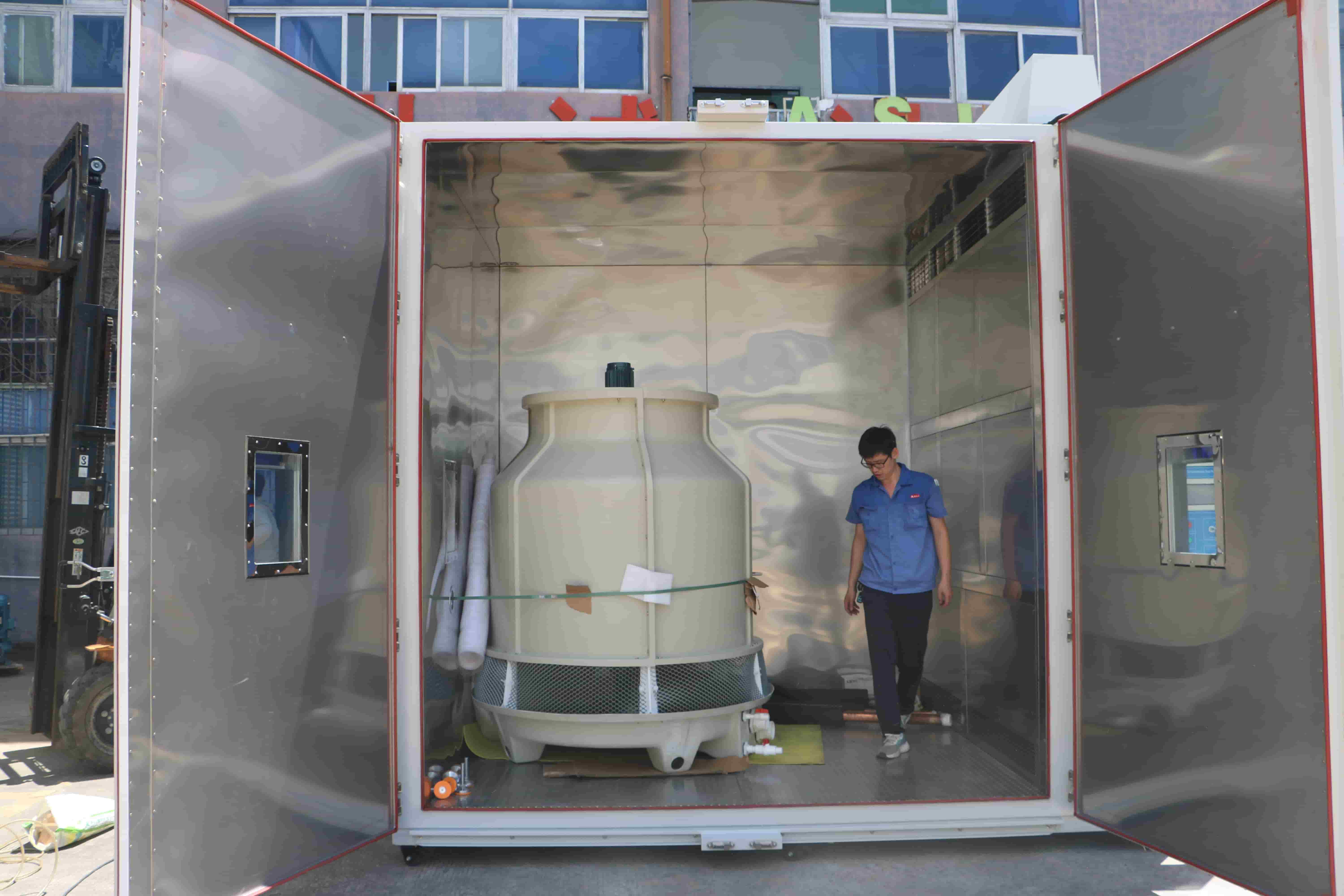 Walk-in test chamber detail