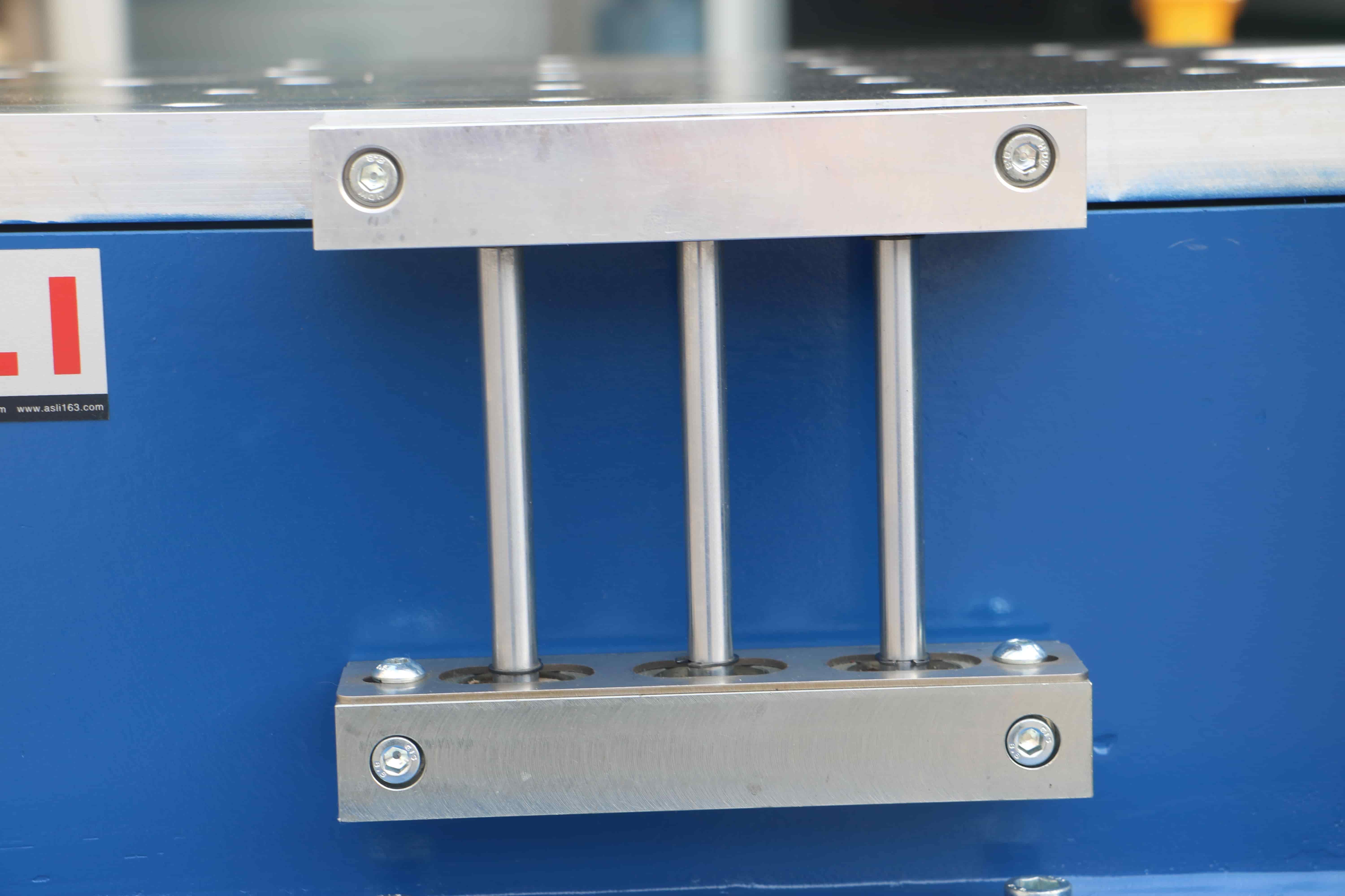Vibration shaker vertical expander table