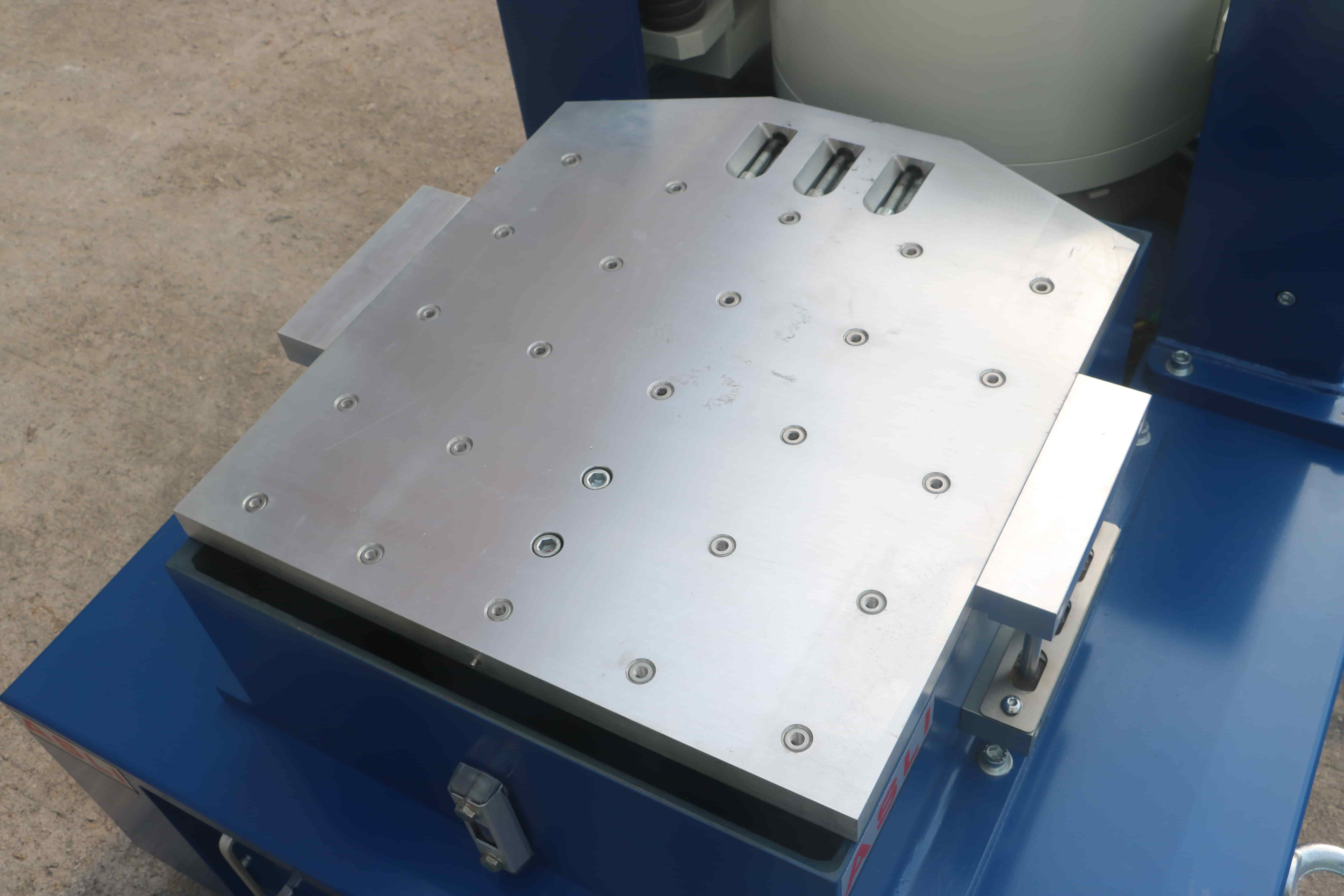 Vibration test bench cooling system